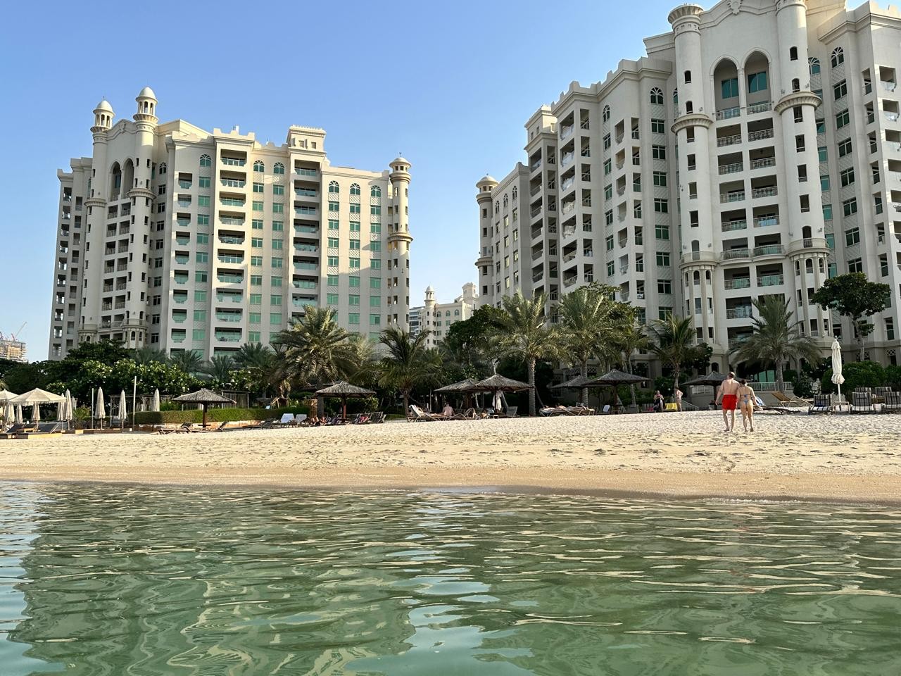 Al Dabas Beach Views, 3BD Sleeps 6, Beachfront — image 40 of 41