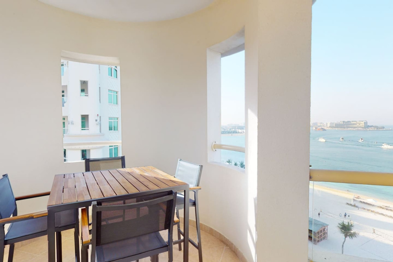 Al Dabas Beach Views, 3BD Sleeps 6, Beachfront — image 35 of 37