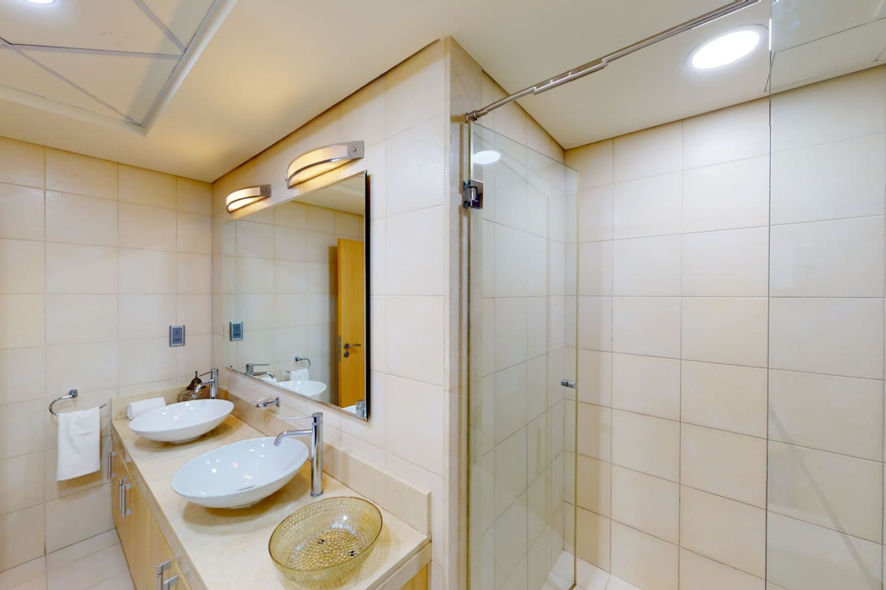 Al Dabas Beach Views, 3BD Sleeps 6, Beachfront — image 18 of 37