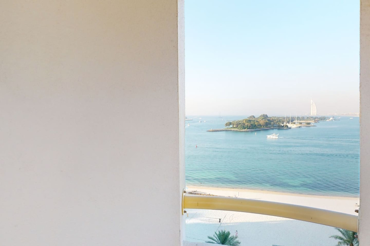 Al Dabas Beach Views, 3BD Sleeps 6, Beachfront — image 29 of 37