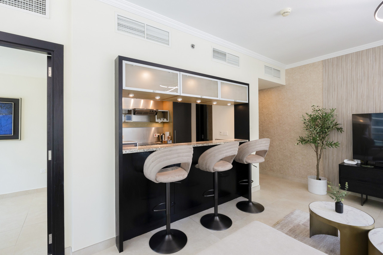 Luxurious Waterfront Stay at Al Majara, Dubai Marina — image 7 of 39
