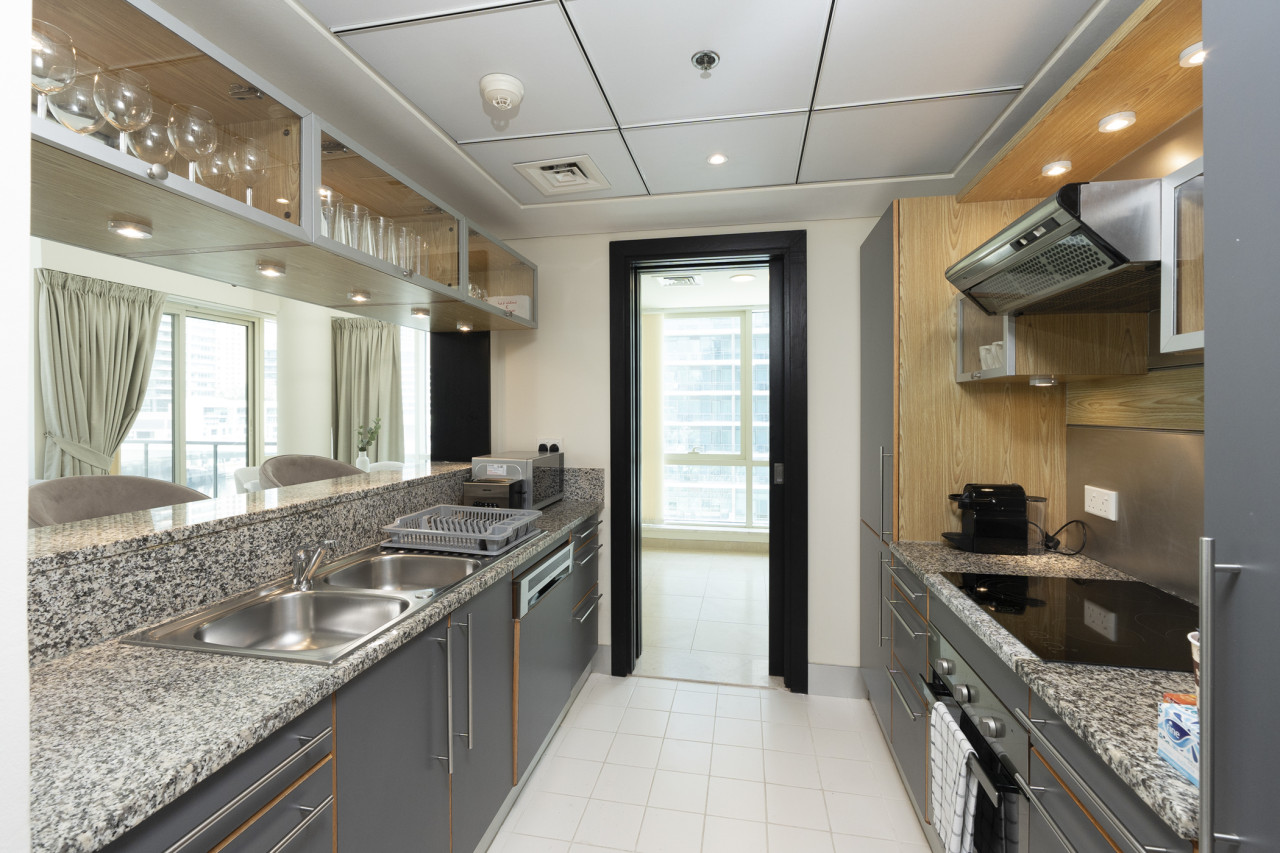Luxurious Waterfront Stay at Al Majara, Dubai Marina — image 9 of 39