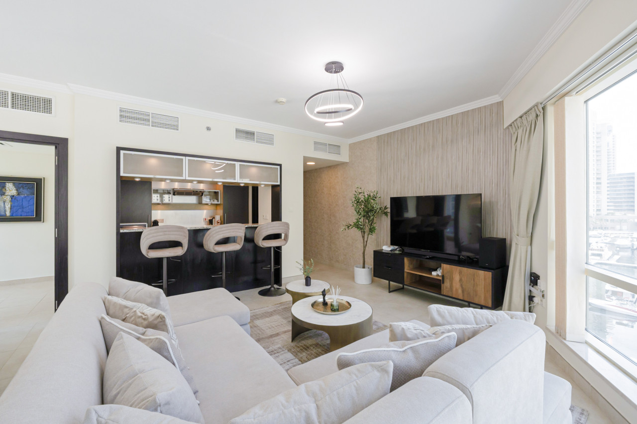 Luxurious Waterfront Stay at Al Majara, Dubai Marina — image 12 of 39