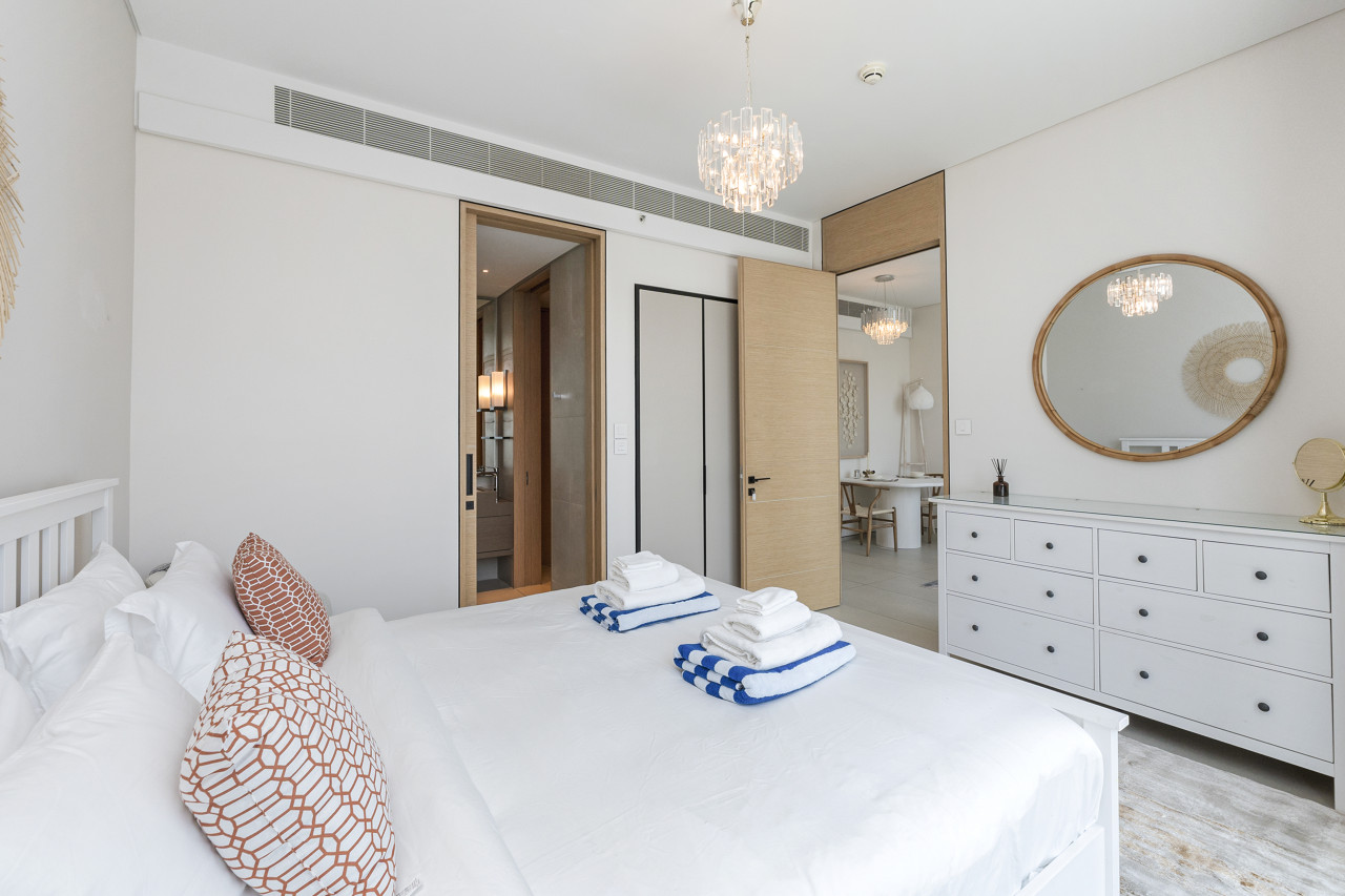 Luxury at JBR Jumeirah Gate Tower 1 — image 13 of 21