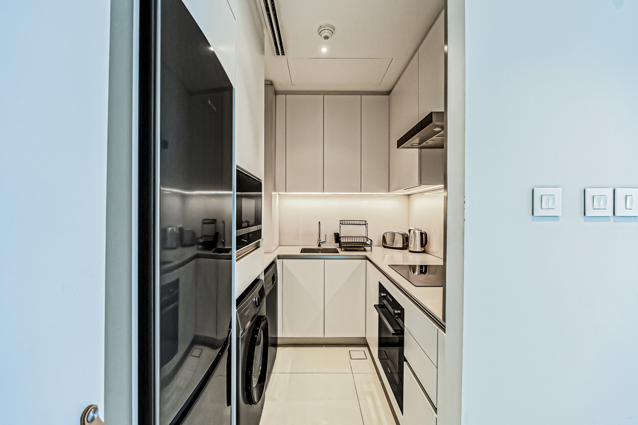 Luxury at JBR Jumeirah Gate Tower 1 — image 7 of 21