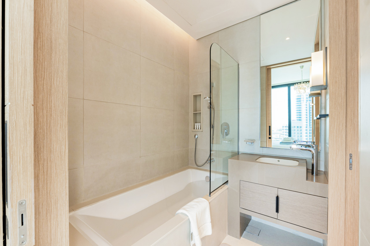 Luxury at JBR Jumeirah Gate Tower 1 — image 17 of 21