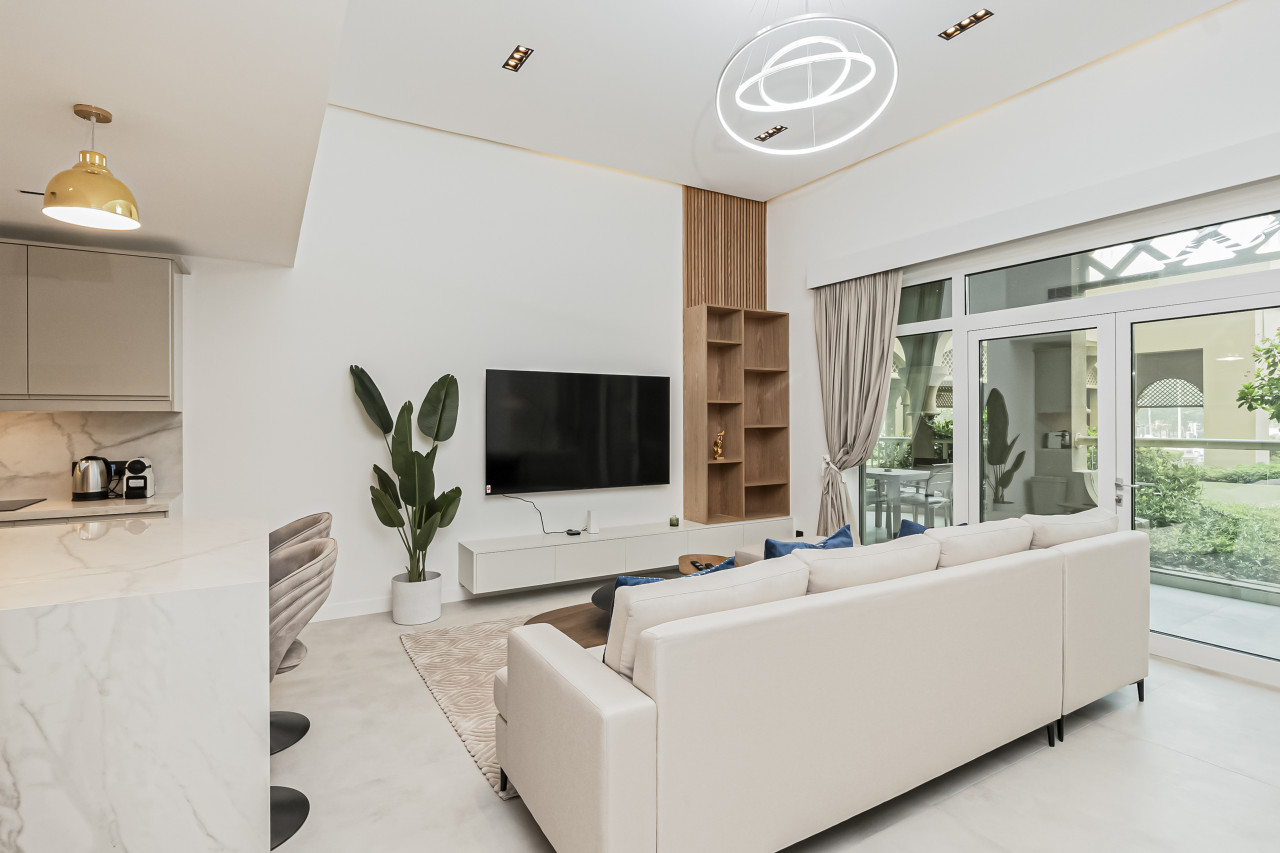 Luxury at Beachside Al Sultana, Jumeirah Shoreline — image 9 of 30