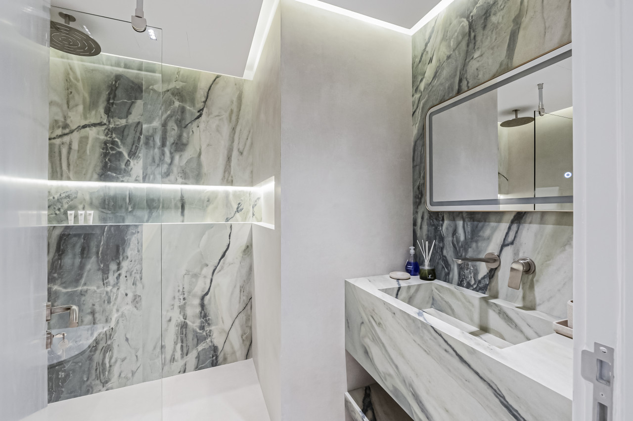 Luxury at Beachside Al Sultana, Jumeirah Shoreline — image 19 of 30