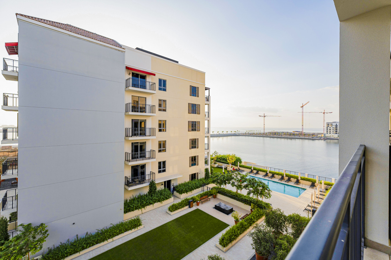 Luxury lifestyle at La Sirène, Port de la Mer, Jumeirah 1 | 1 Bed | Sleeps 4 — image 15 of 21
