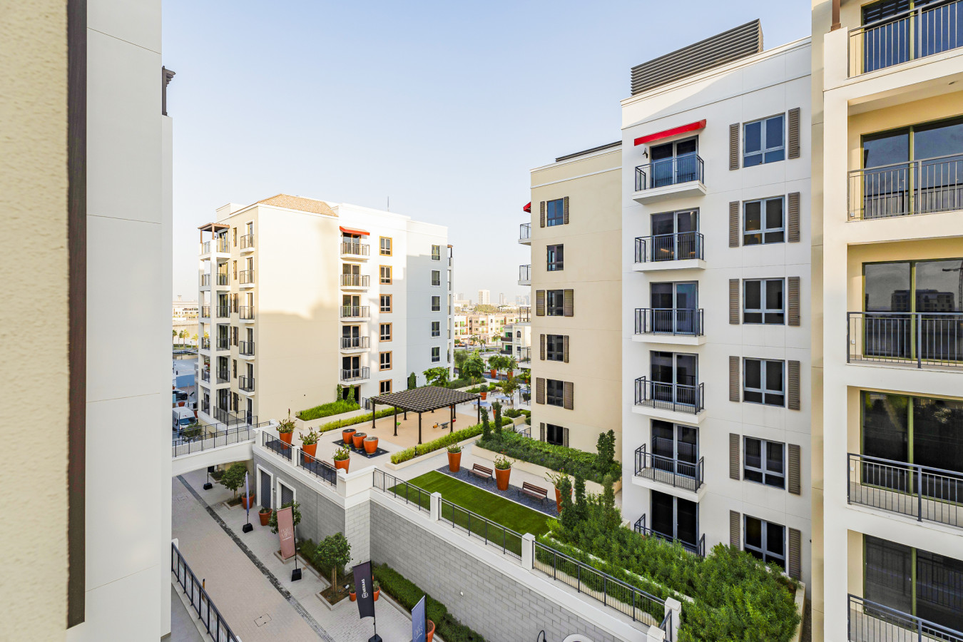 Luxury lifestyle at La Sirène, Port de la Mer, Jumeirah 1 | 1 Bed | Sleeps 4 — image 14 of 21