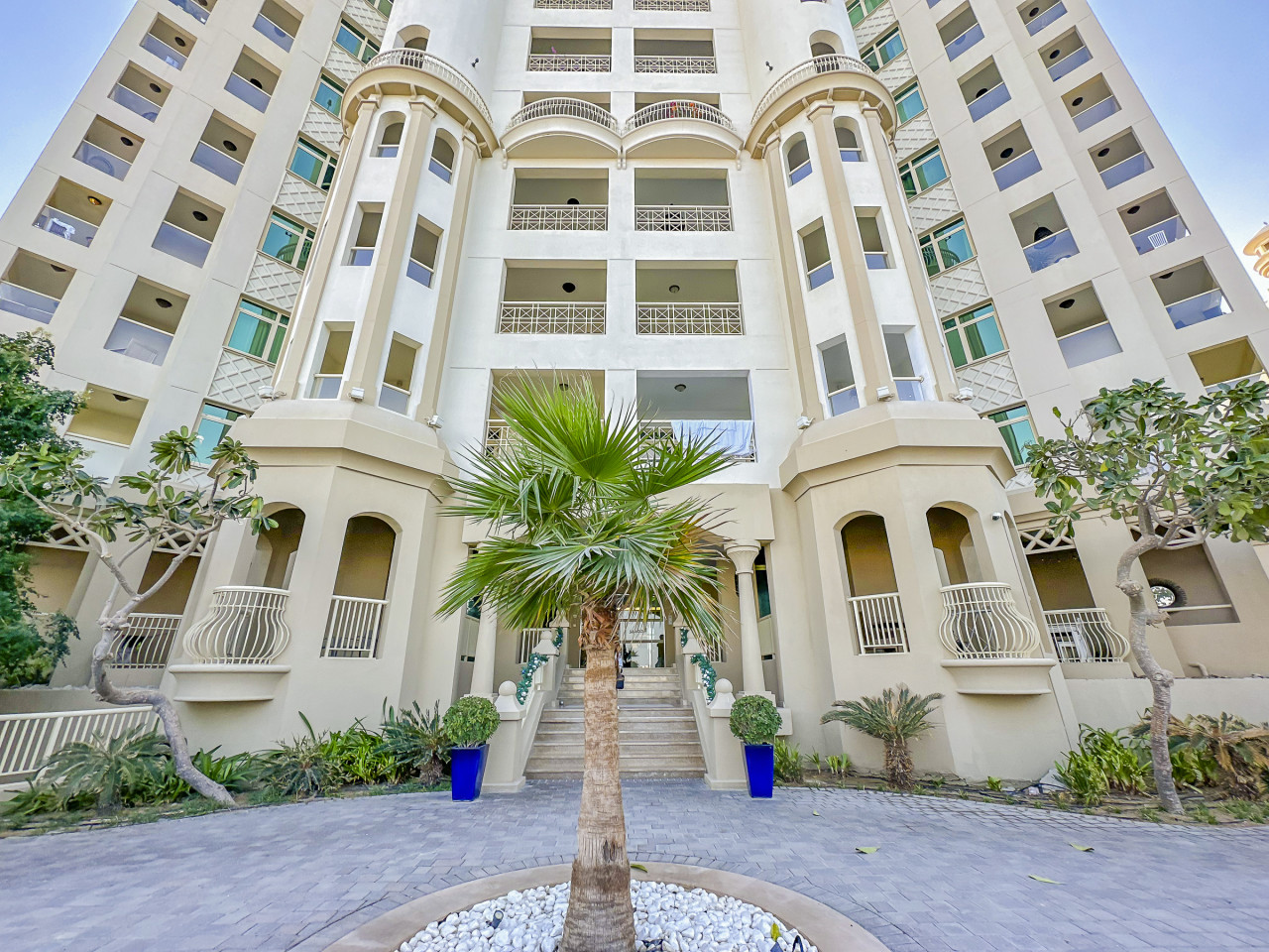 Short-stay at Al Haseer - 4 Beds Palm Holiday Apt — image 32 of 38