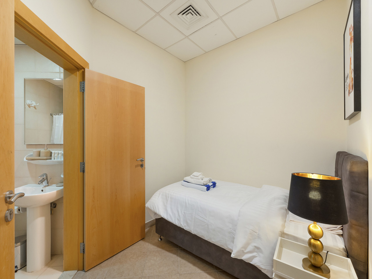 Short-stay at Al Haseer - 4 Beds Palm Holiday Apt — image 23 of 38