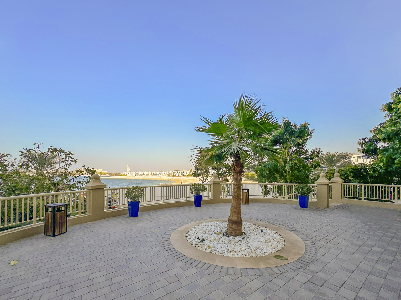 Short-stay at Al Haseer - 4 Beds Palm Holiday Apt — image 33 of 38