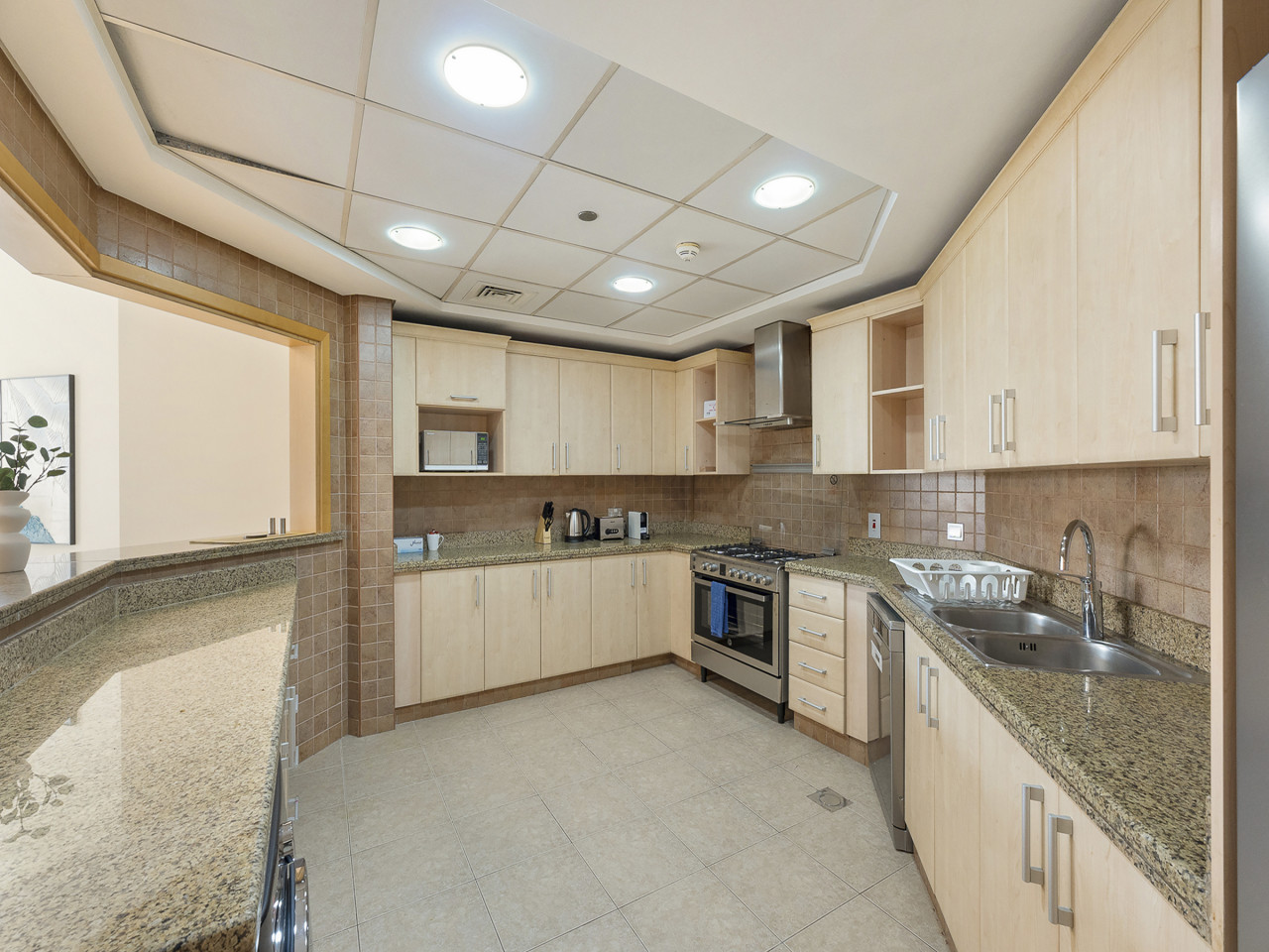 Short-stay at Al Haseer - 4 Beds Palm Holiday Apt — image 10 of 38