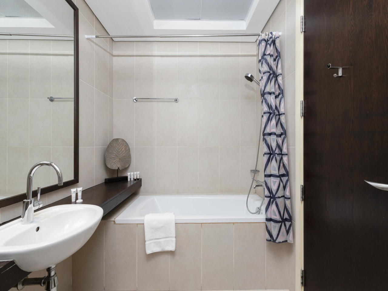 Dream Palm Residence | 3BR Luxury Apartment on Palm Jumeirah — image 17 of 32