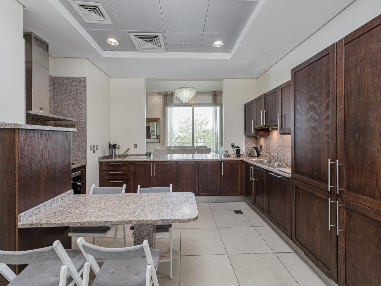 Dream Palm Residence | 3BR Luxury Apartment on Palm Jumeirah — image 11 of 32