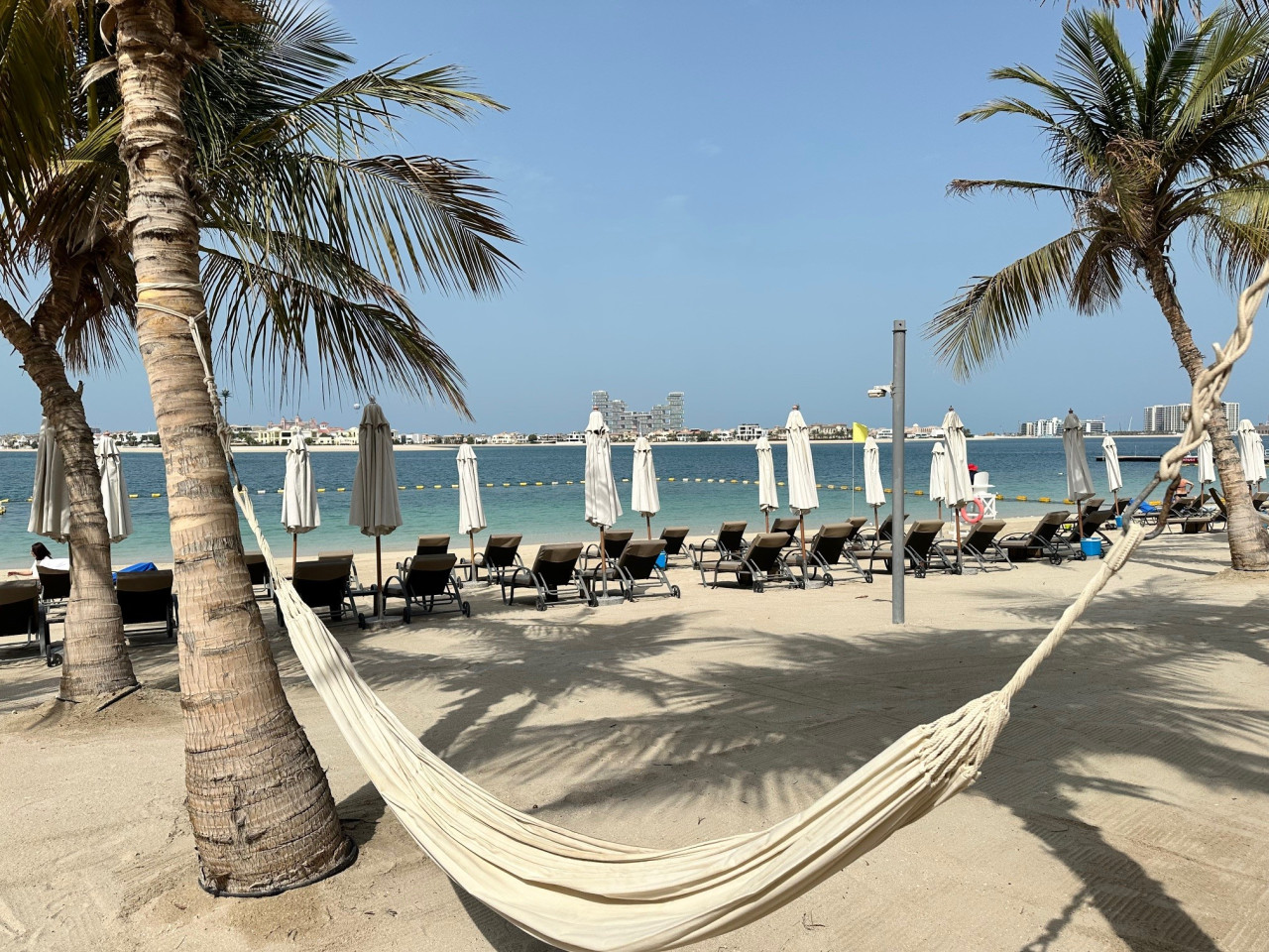 Dream Palm Residence | 3BR Luxury Apartment on Palm Jumeirah — image 24 of 32