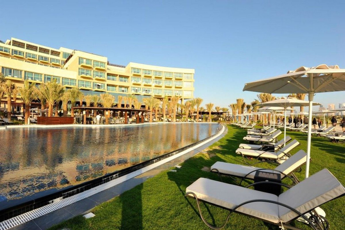 Dream Palm Residence | 3BR Luxury Apartment on Palm Jumeirah — image 7 of 32
