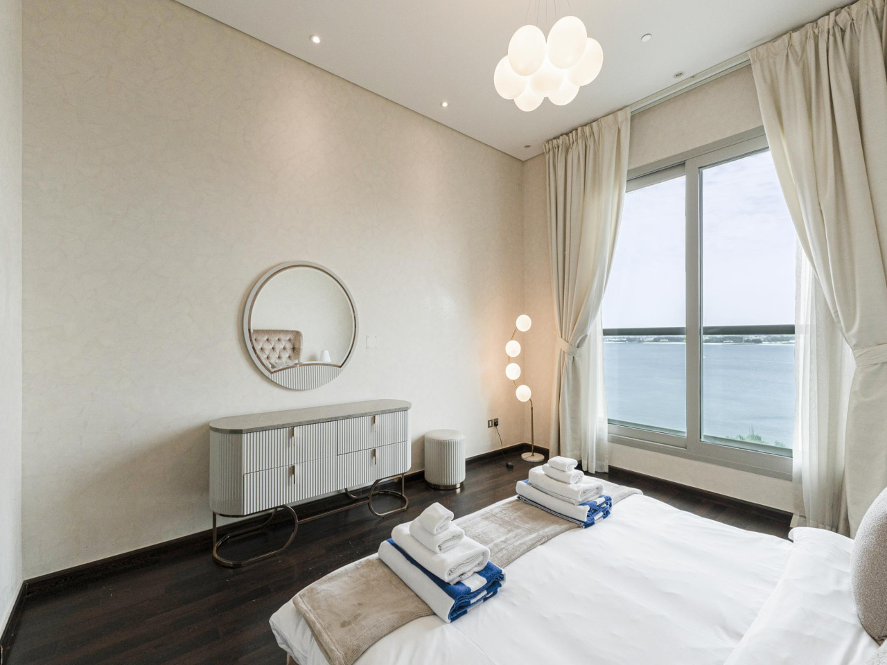 Dream Palm Residence | 3BR Luxury Apartment on Palm Jumeirah — image 15 of 32