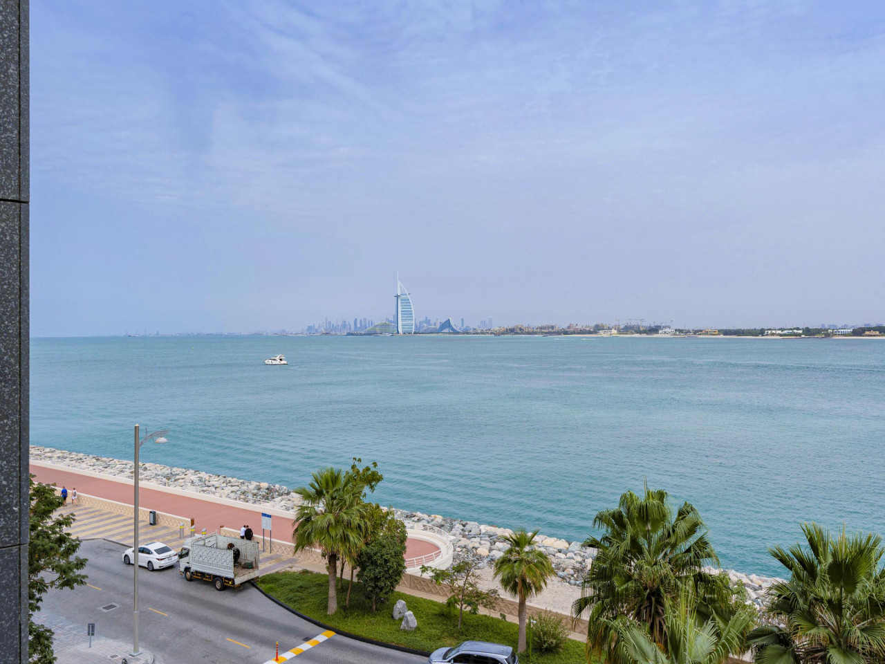 Dream Palm Residence | 3BR Luxury Apartment on Palm Jumeirah — image 23 of 32