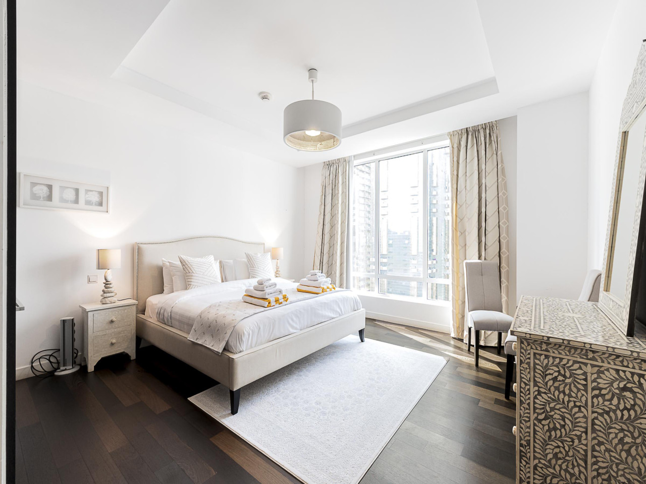 Short stay Limestone House DIFC 2 bedrooms — image 17 of 33
