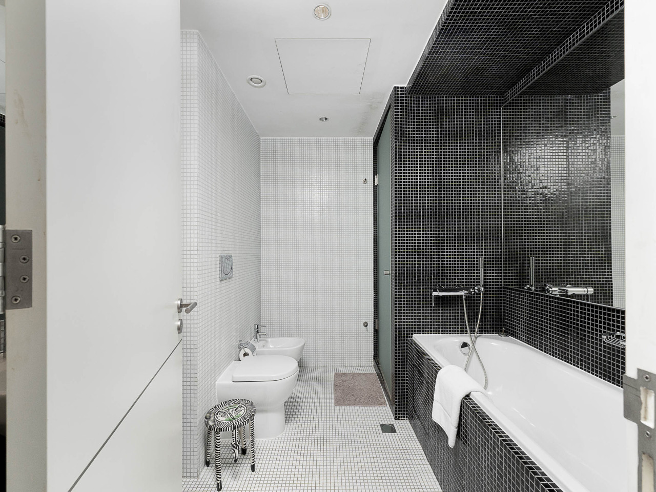 Short stay Limestone House DIFC 2 bedrooms — image 15 of 33