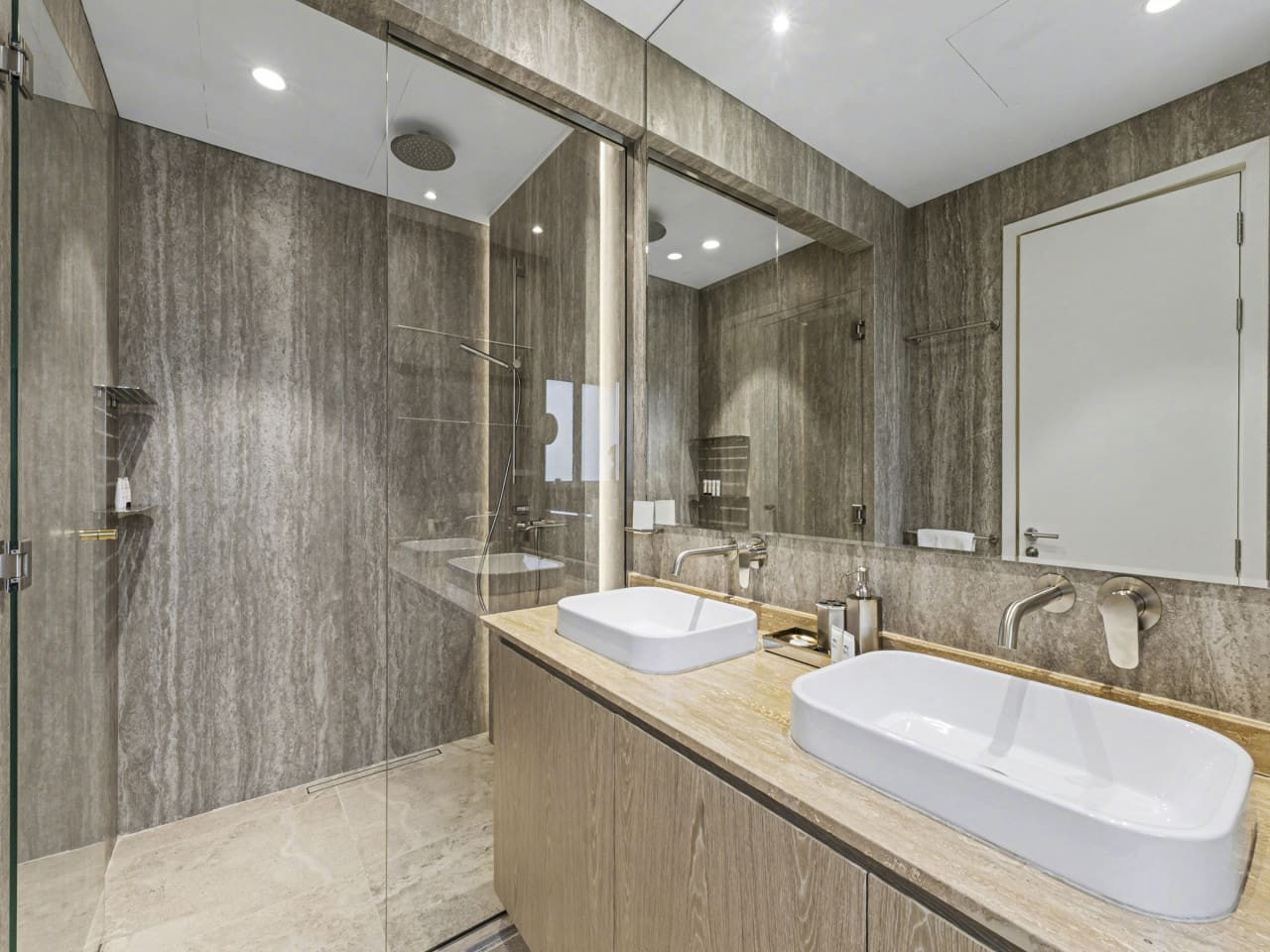 4 Beds Townhouse in Redwood, Jumeirah Golf Estates — image 18 of 41