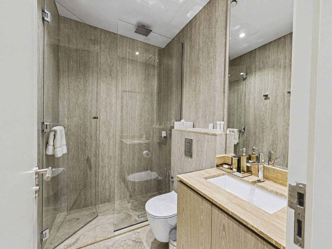 4 Beds Townhouse in Redwood, Jumeirah Golf Estates — image 13 of 41