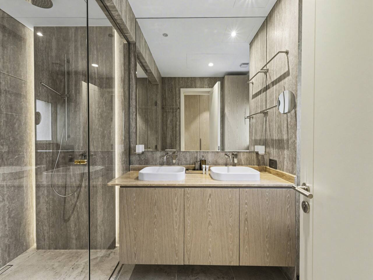 4 Beds Townhouse in Redwood, Jumeirah Golf Estates — image 17 of 41