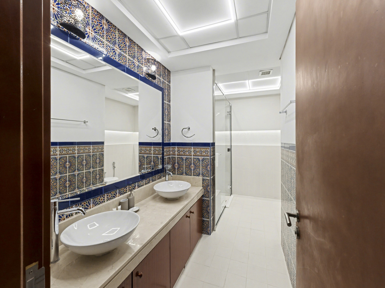 Al Basri, Palm Jumeirah, Beachfront 2BR + Maid’s Room Apartment  Sea Views — image 11 of 33