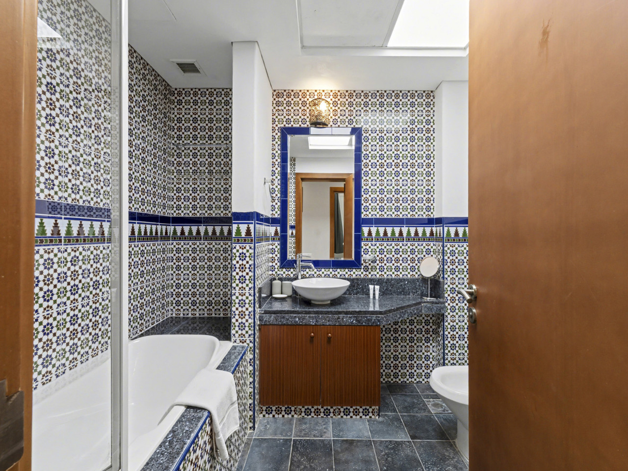 Al Basri, Palm Jumeirah, Beachfront 2BR + Maid’s Room Apartment  Sea Views — image 15 of 33