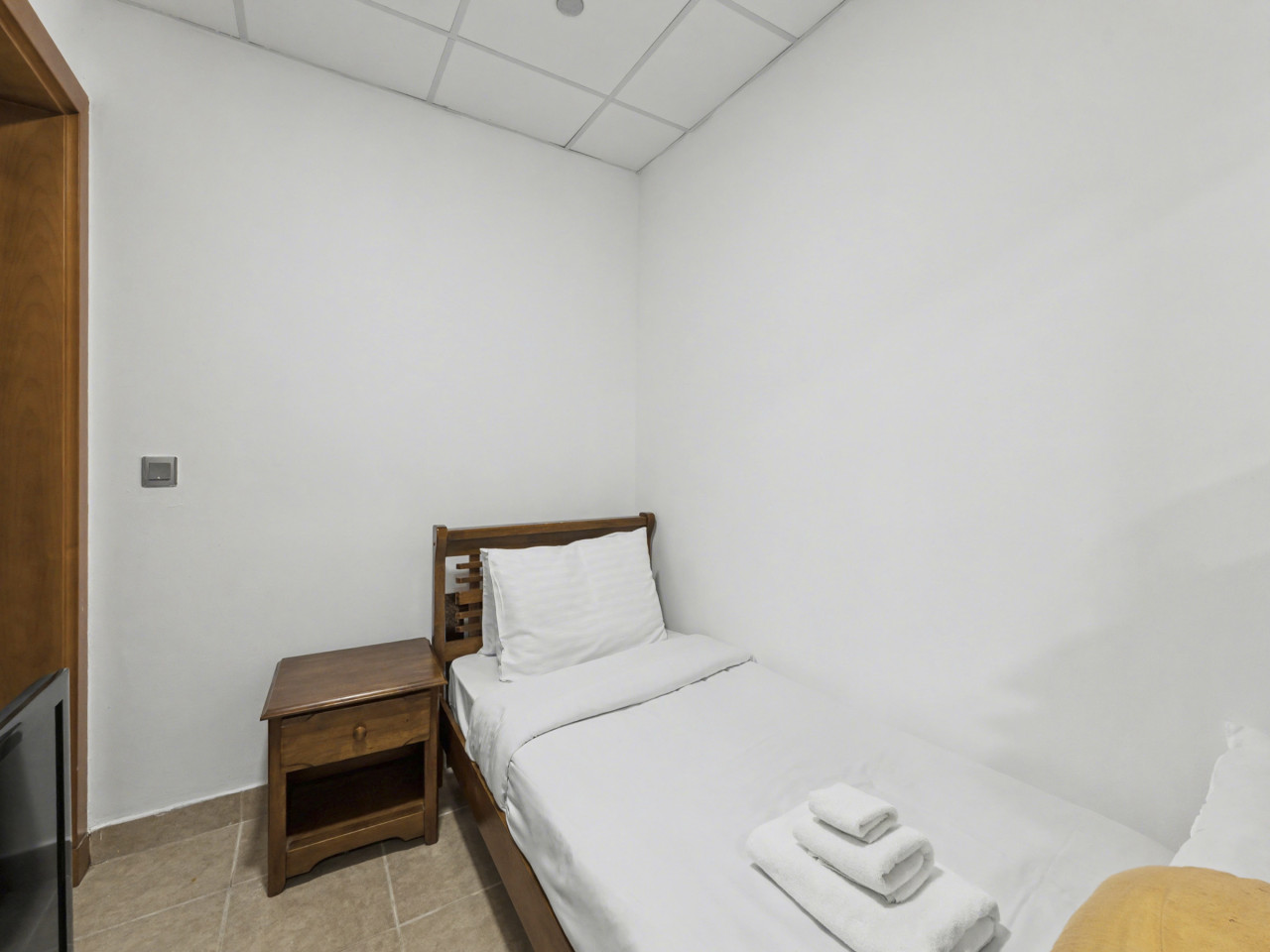 Al Basri, Palm Jumeirah, Beachfront 2BR + Maid’s Room Apartment  Sea Views — image 17 of 33