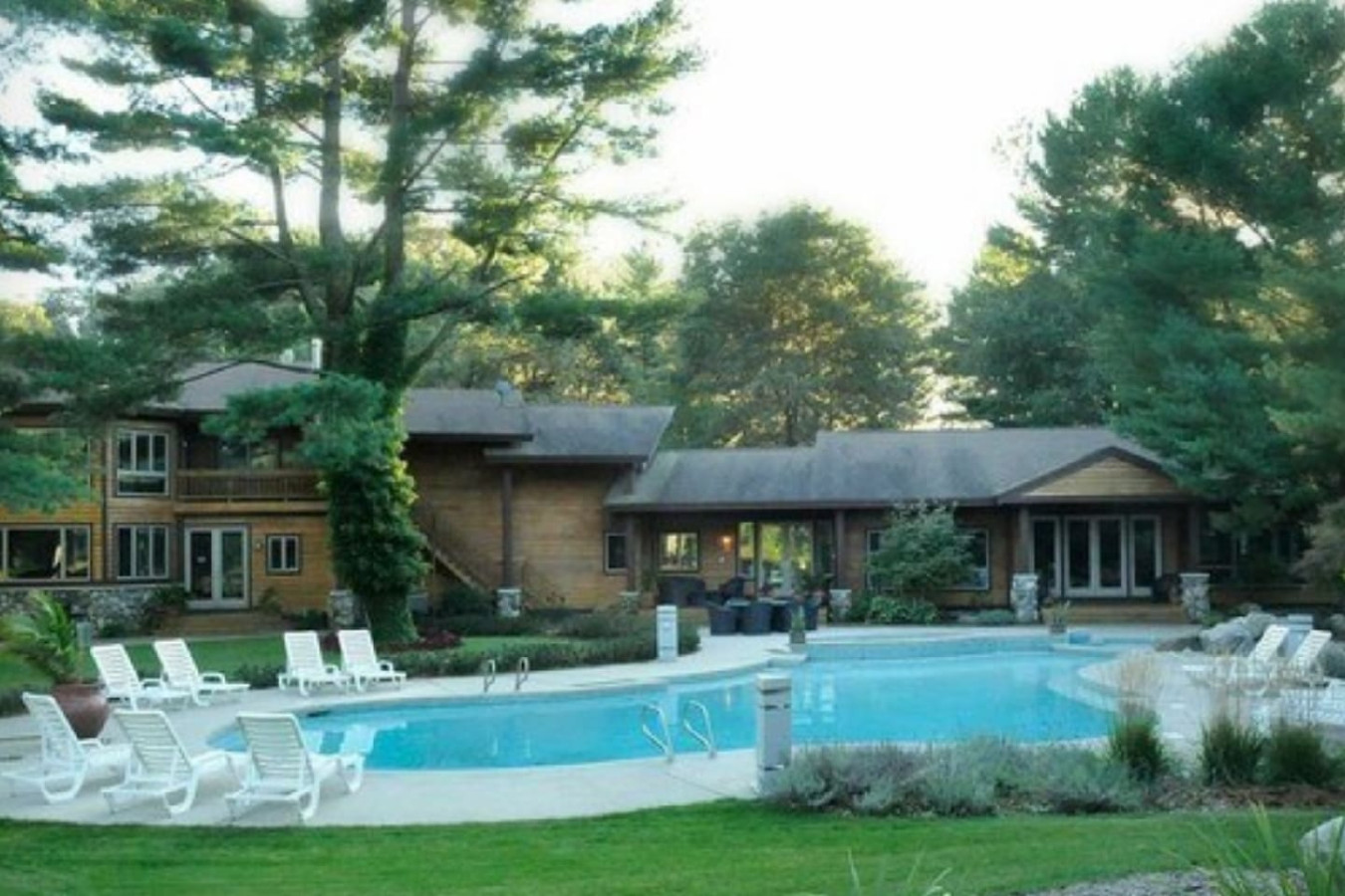 Lake Michigan beach, pool, hot tub private