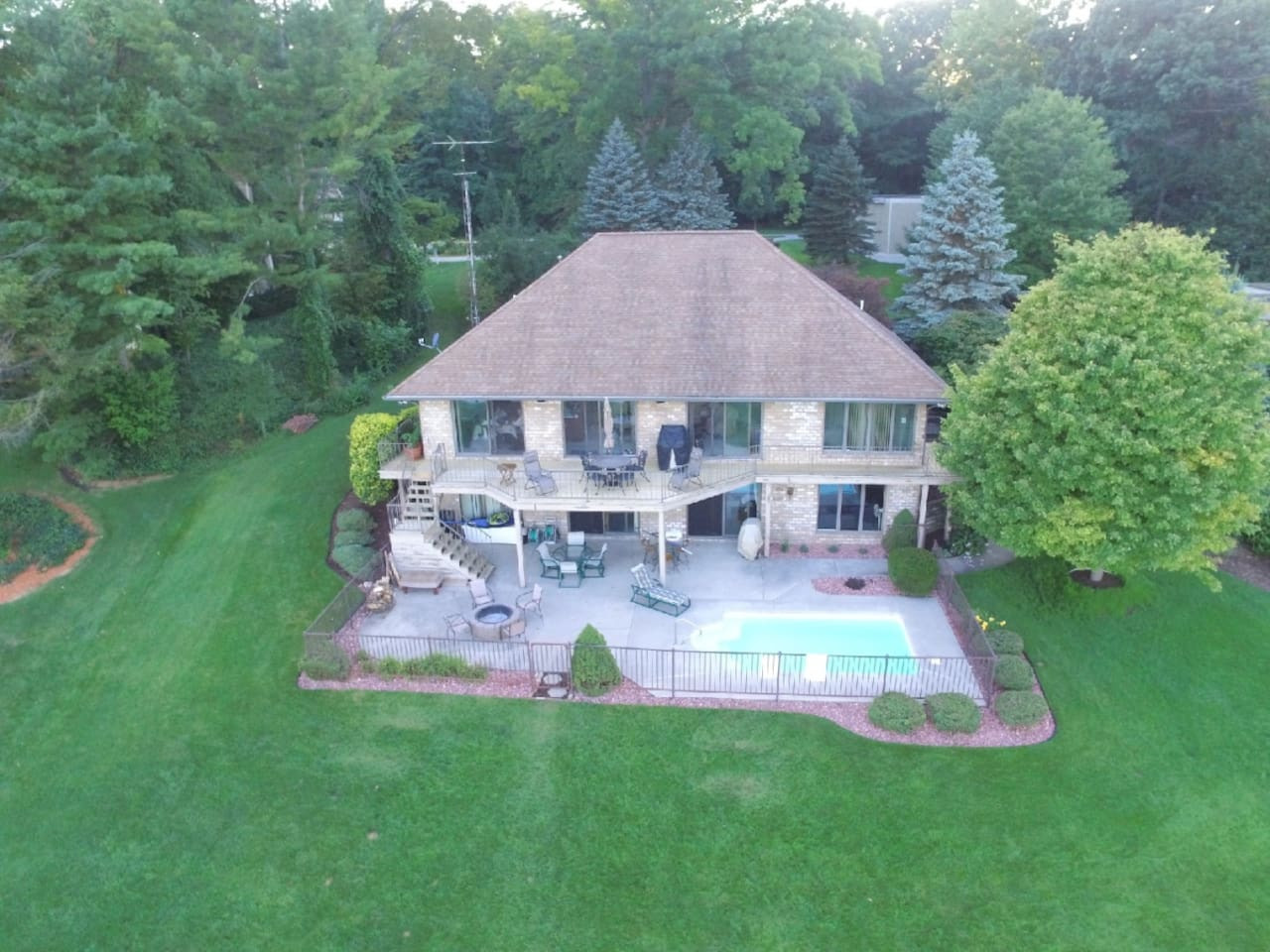 Waterfont home pool, hot tub dock queen beds