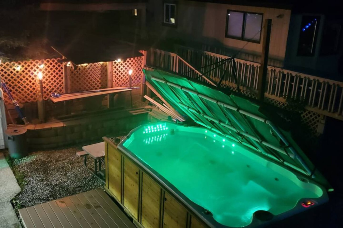 Gr Lakefront hot swim pool spa cottage