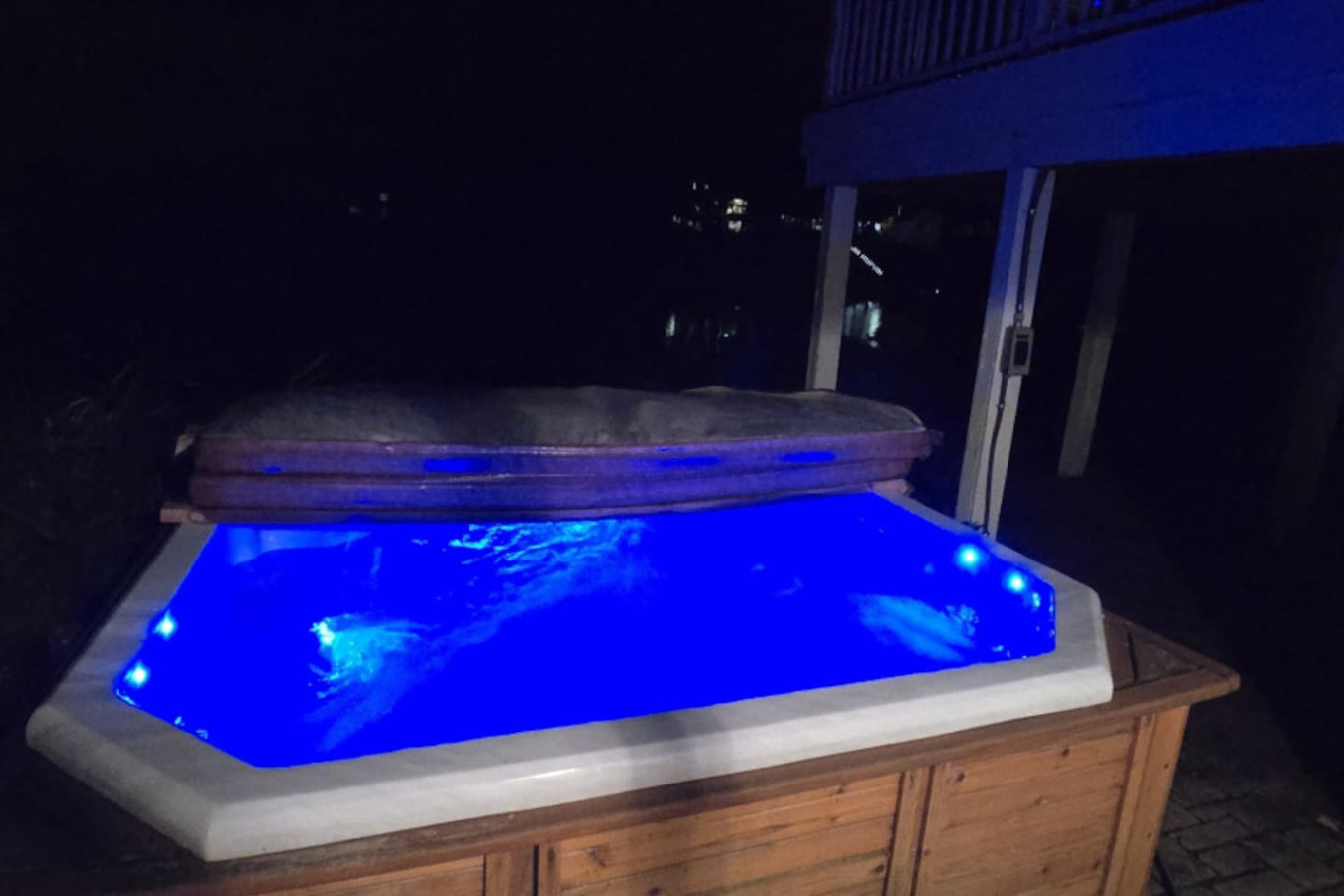 Waterfront SpringLake hot tub, kings, firepit dock