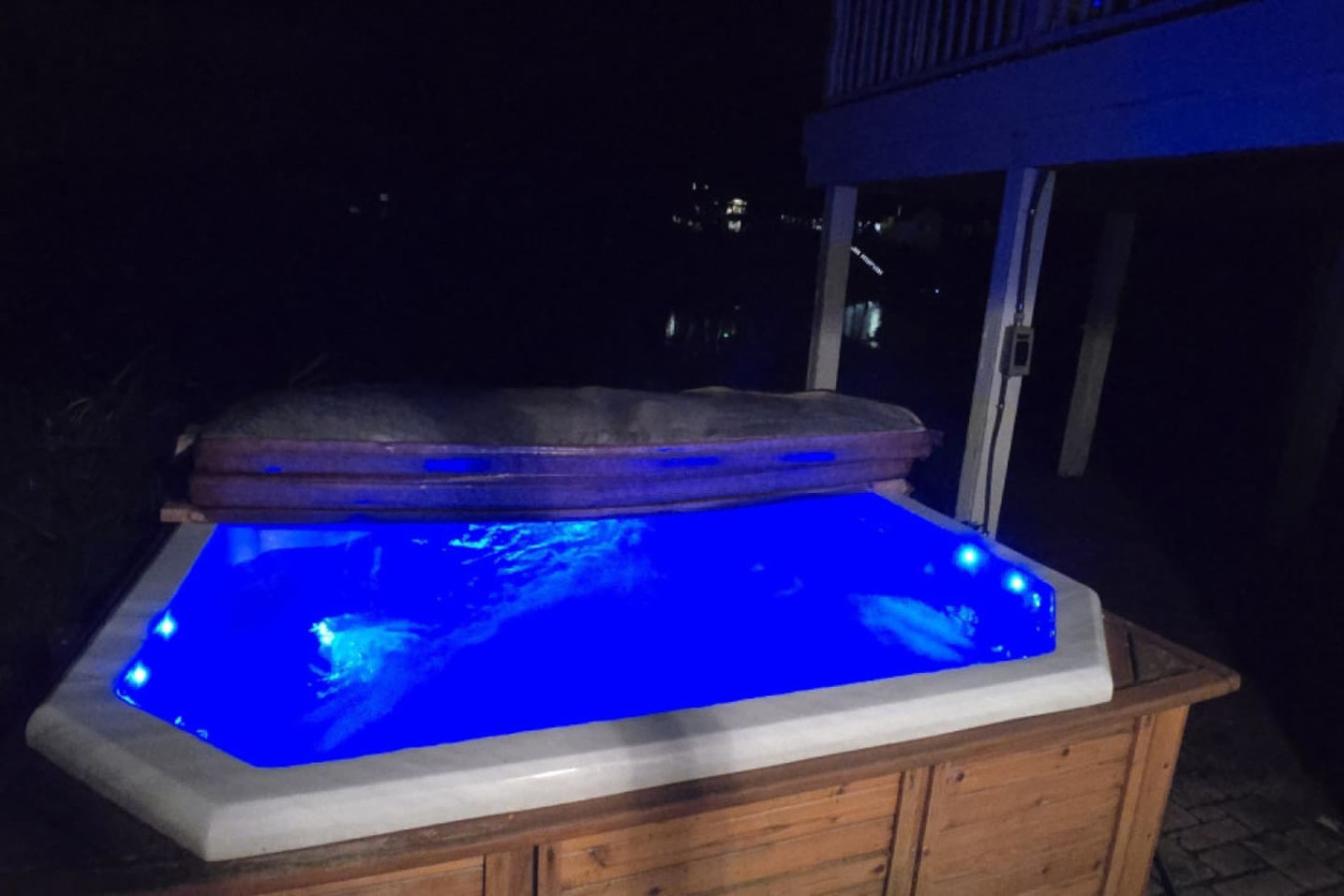 Waterfront  Spring Lake hot tub, firepit, grill