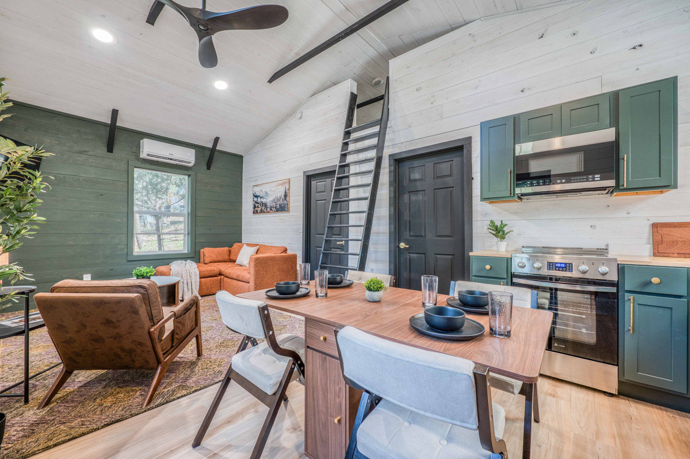 Pinewood Hideaway 6