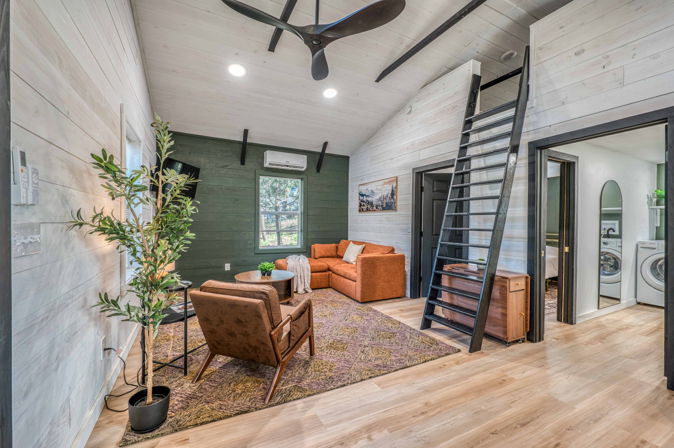 Pinewood Hideaway 2