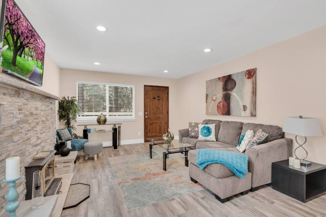 Remodeled 3BR photo 4