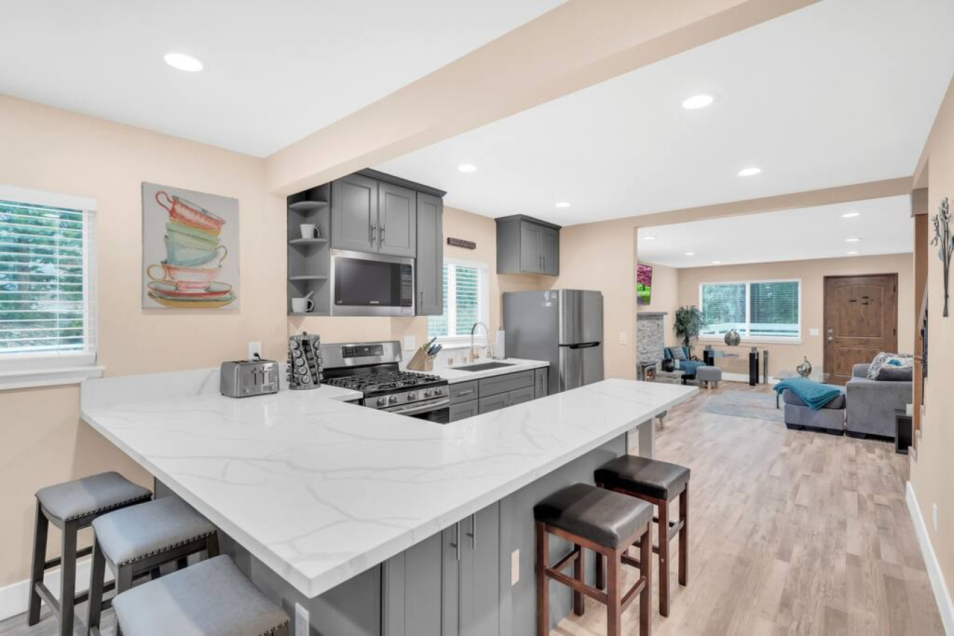 Remodeled 3BR photo 3