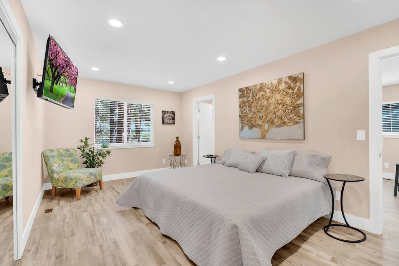 Remodeled 3BR photo 5