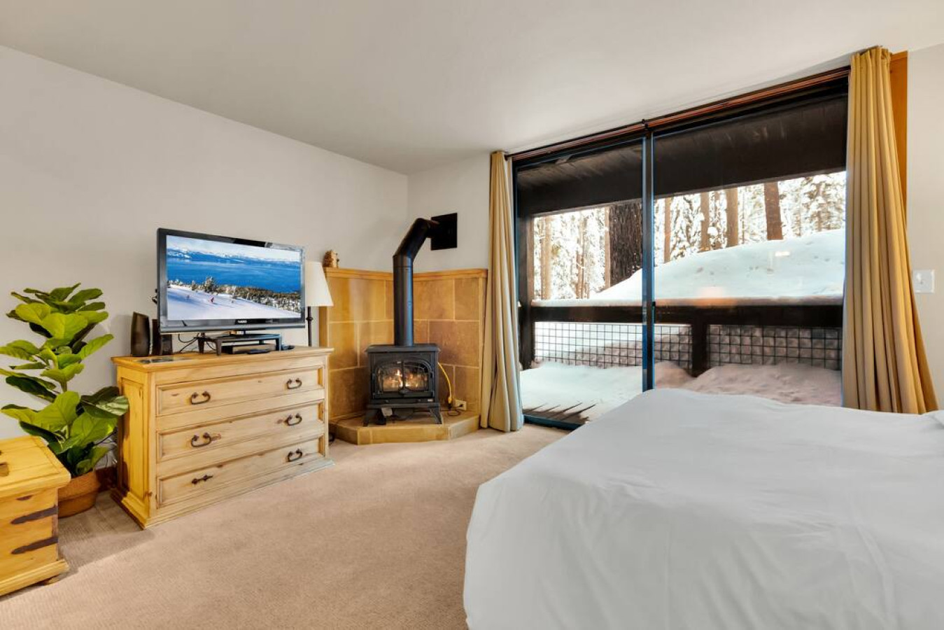 Northstar Studio w/ Pool, Hot Tub & Sauna Access photo 5