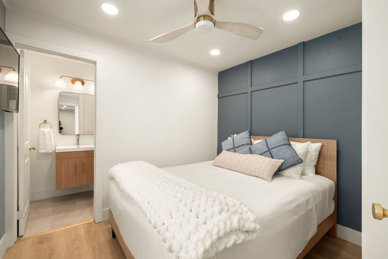 Newly Remodeled 1-BR Unit in Beachfront Building photo 4