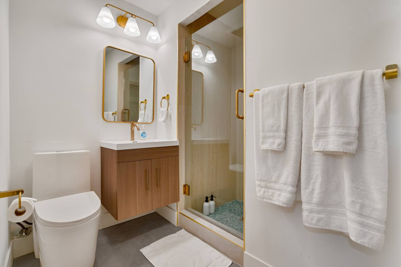Remodeled 1-BR Suite in Beachfront Building photo 4