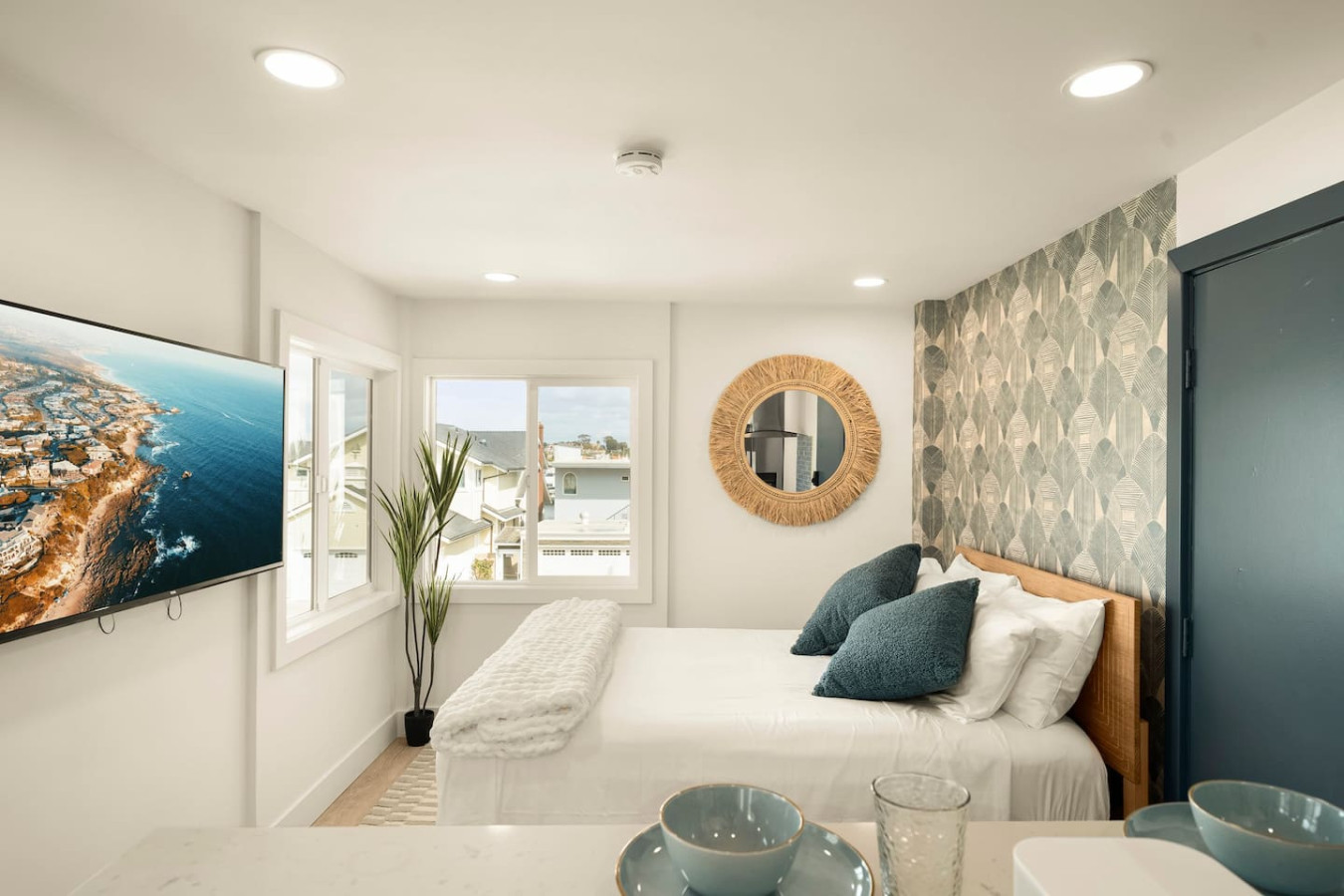Newly Renovated Studio in Beachfront Building