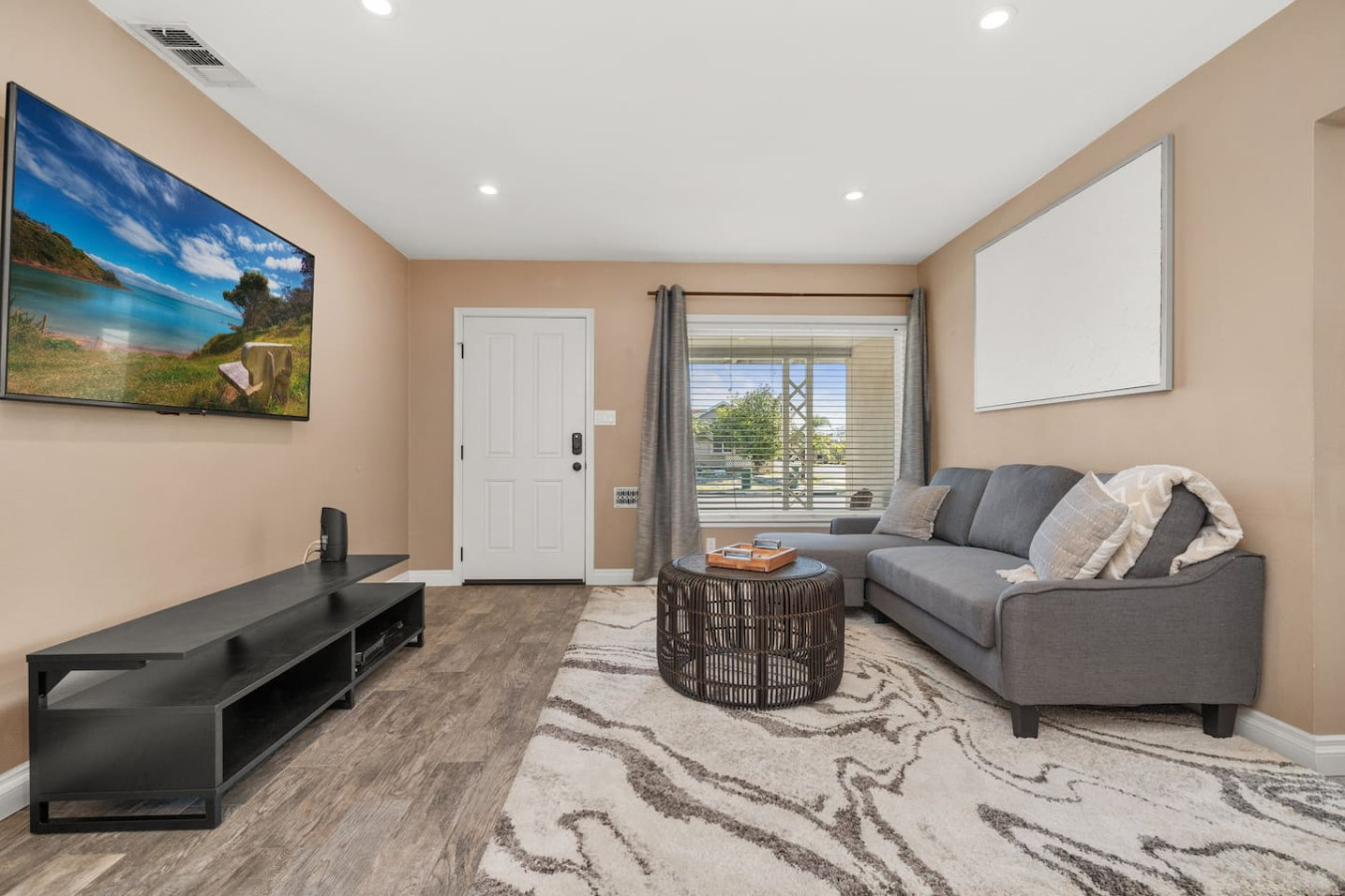 Newly Remodeled Home in the Heart of Orange County photo 3