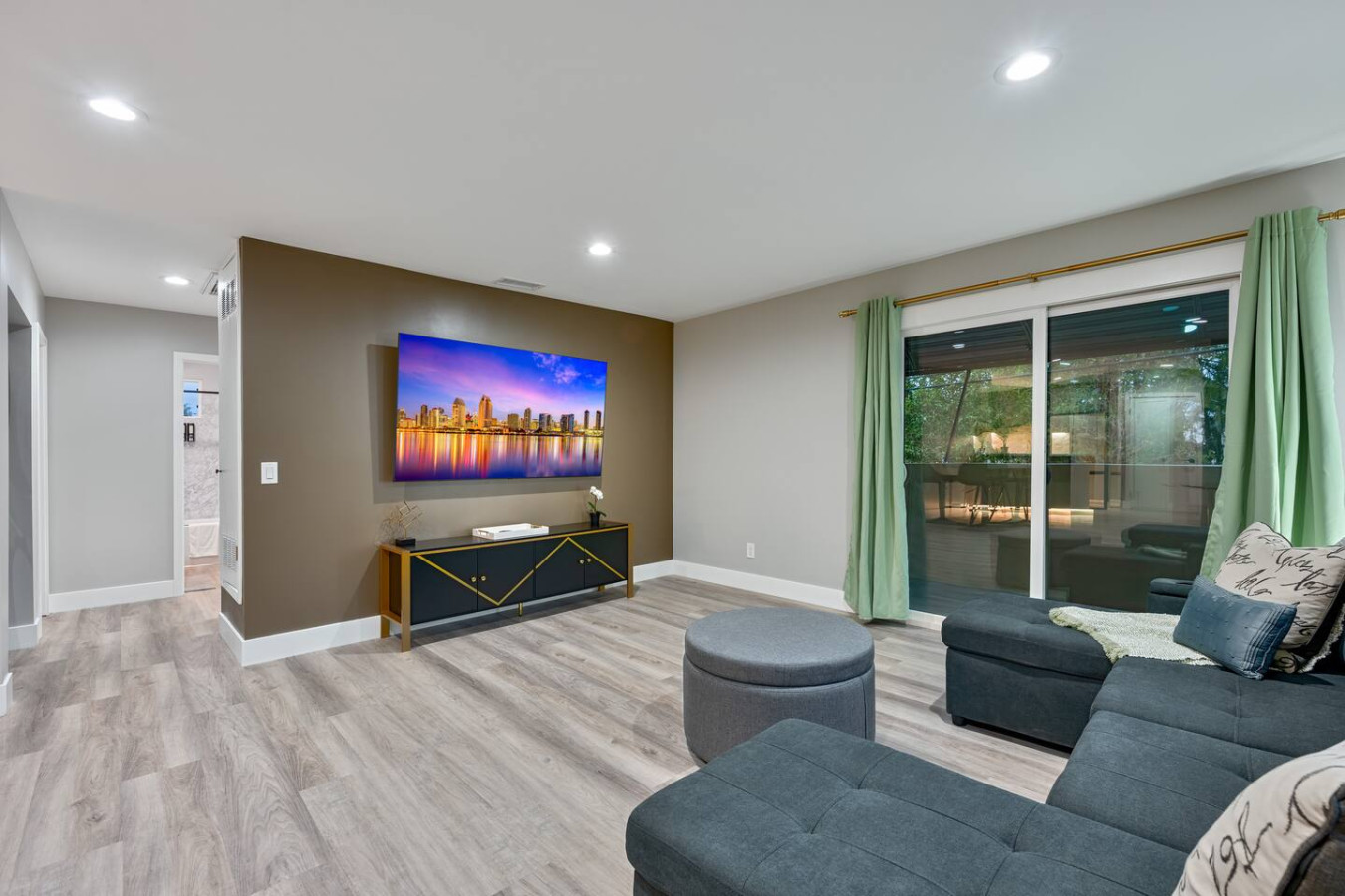 2BR + Balcony • Pet-Friendly • Near Mission Bay photo 2