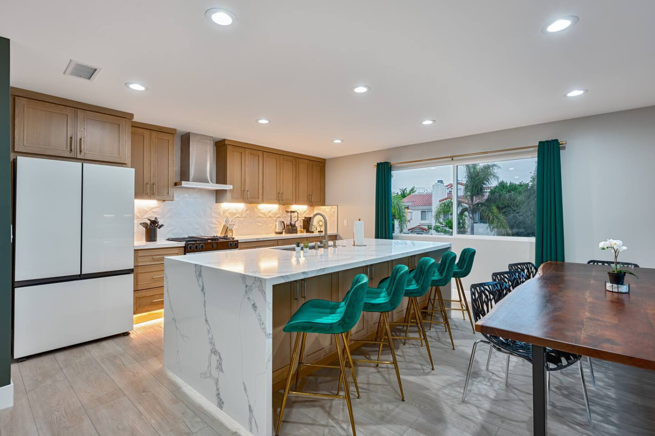 Modern 3BR photo 2