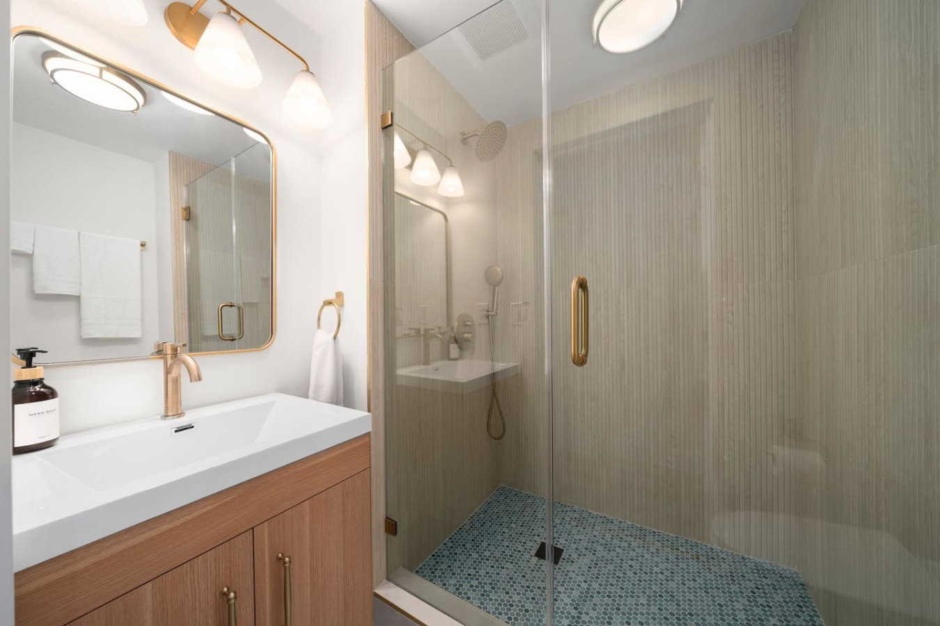 Remodeled 2-Bedroom Suite in Beachfront Building photo 5